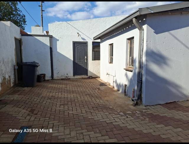 3 BEDROOM PROPERTY TO RENT IN PROTEA GLEN EXT